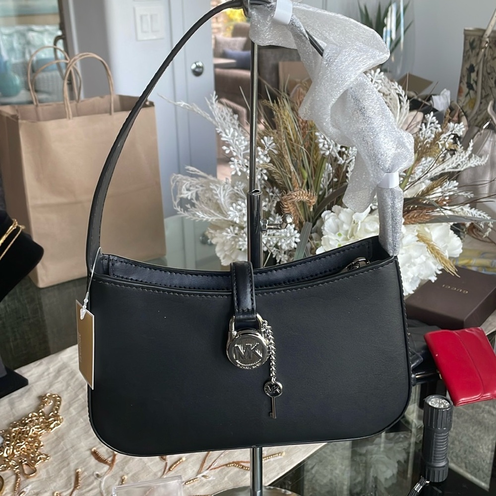 Micheal kors blk all leather hand bag. NWT